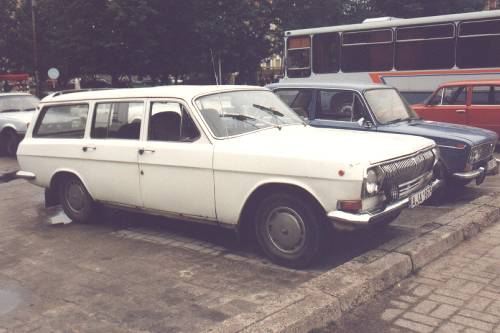http://www.abc.se/~m9805/eastcars/gaz/volgakombi.jpg