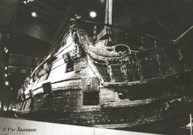 Vasa ship bow section, B/W photo Per kesson, colour photo Johan Jonson