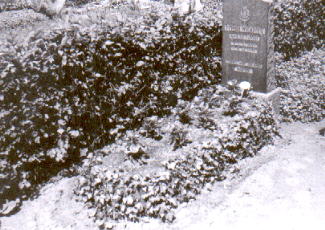 Friedas grave 1958. Little white sign reads Prolonged