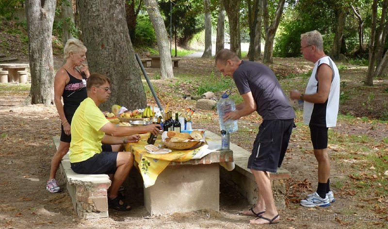 20110911-121309.jpg - Picknicklunch vid Casalarreina