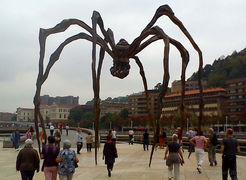 20110916-110013.jpg - "Maman" av Louise Caroline Bourgeois (1911-2010)