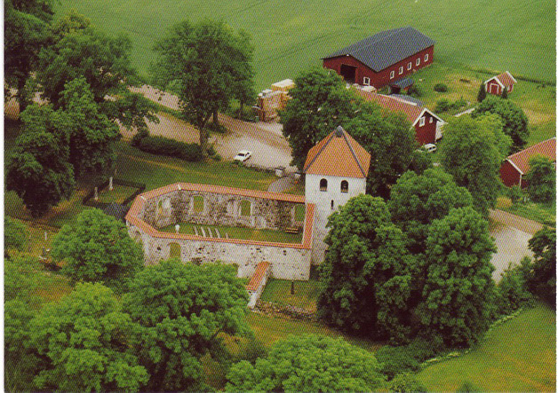 Kyrkoruin Björkvik Flygfoto